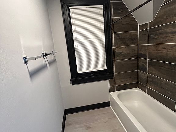 5th image of 3119 W Vliet St #2