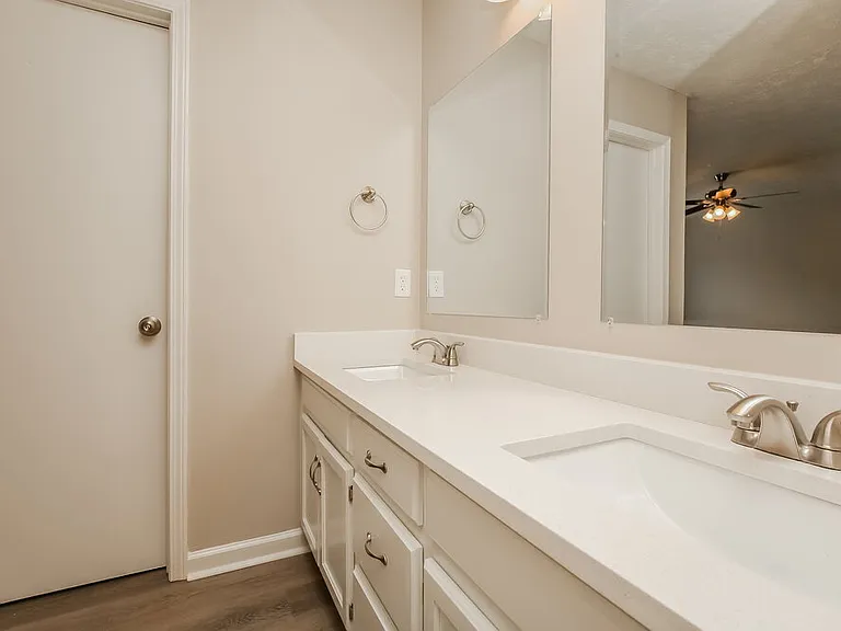 3108 Creekview Ln — Photo 13