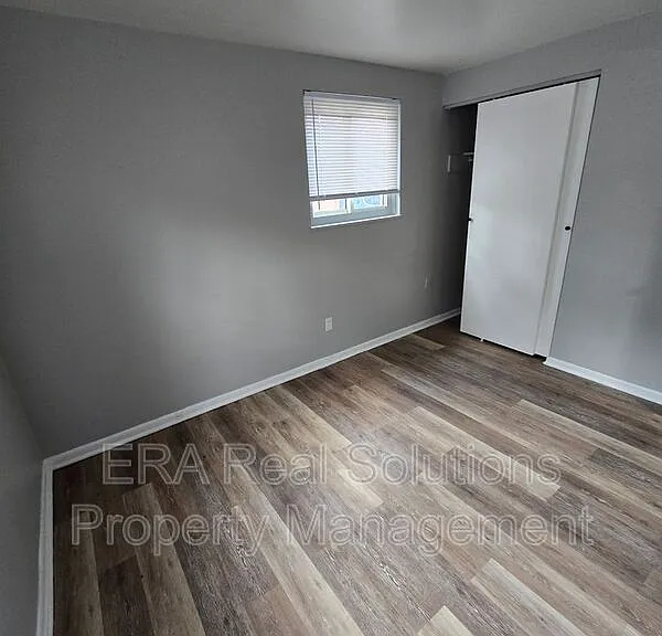 281 S Napoleon Ave #B — Photo 12