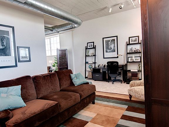 5th image of 318 W 7th St APT 301