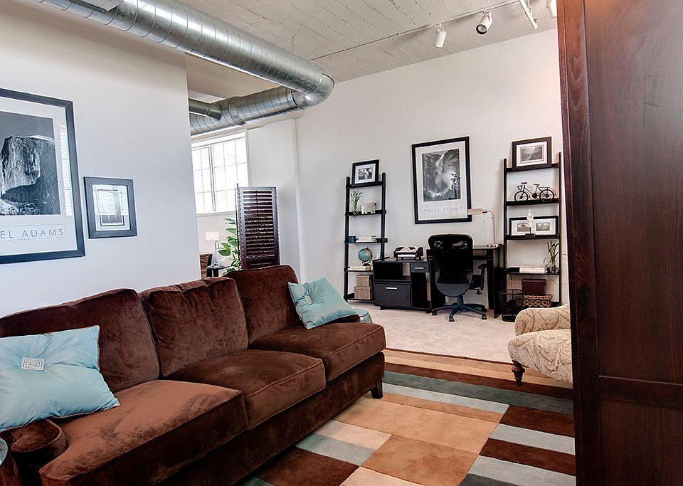 2nd image of 318 W 7th St APT 307