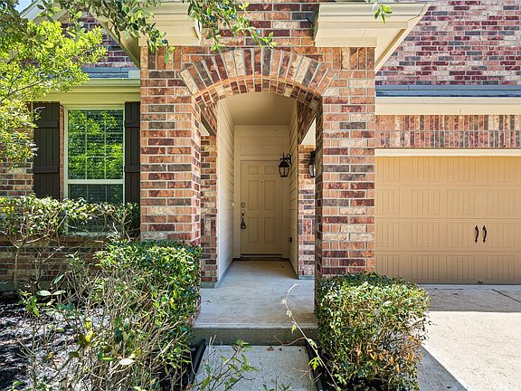 3rd image of 39 Butternut Grove Pl