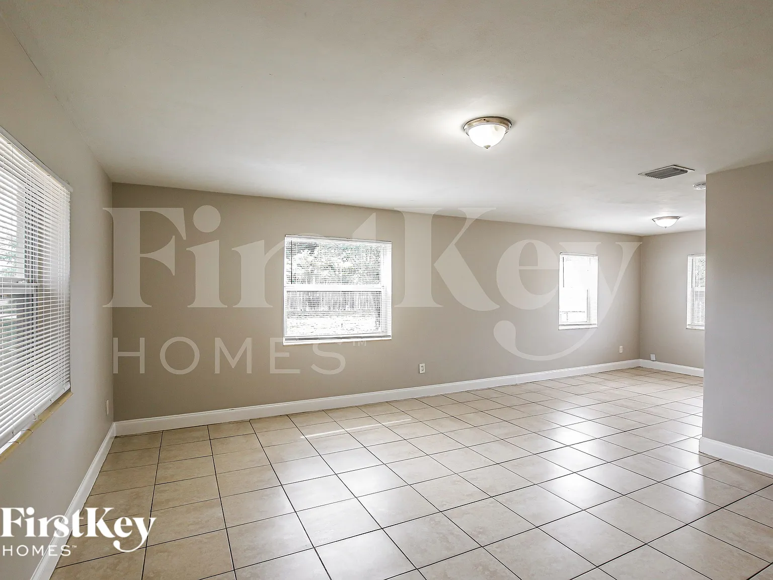 2 bed, 1.0 bath, 1355 sqft, $2,210 — Photo 4