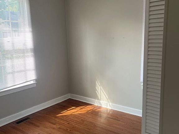 3rd image of 1009 Nutwood St