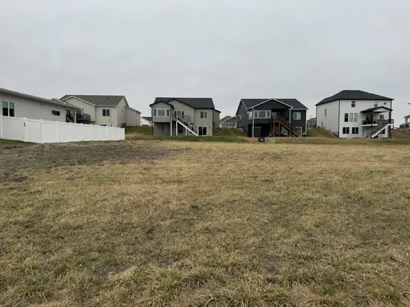945 Harrington Way, Waukee, IA 50263