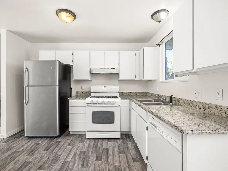 6585 S 5135 W — Photo 4
