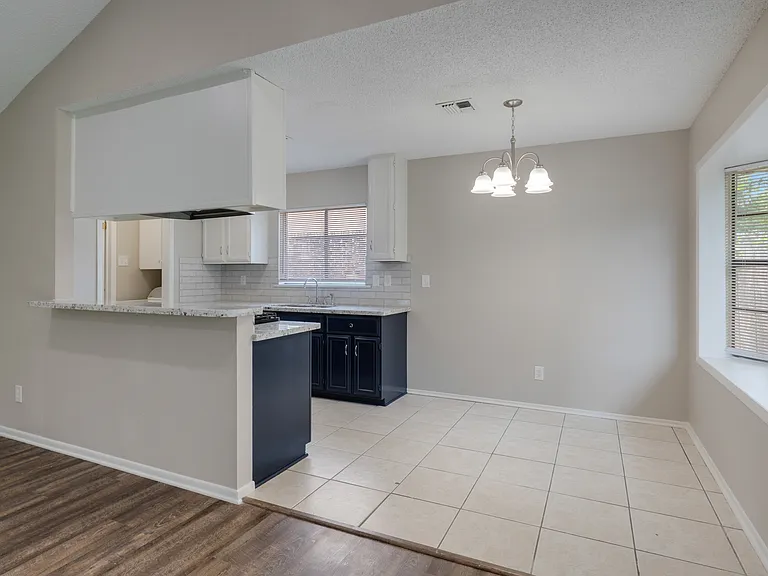 104 Plaza Village Dr — Photo 6