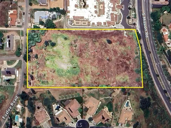 1735 S Mission Rd, Fallbrook, CA 92028