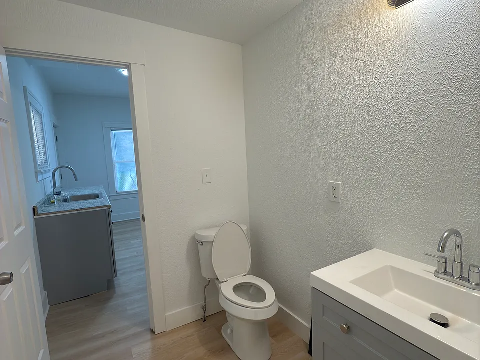 435 Alexander St #2