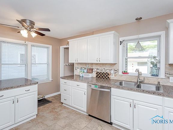 3rd image of 3506 Oakway Dr