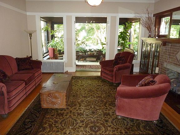 4th image of 4540 N Artesian Ave