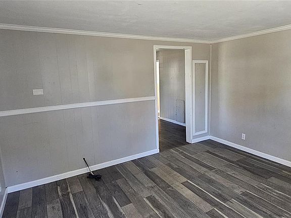 5th image of 2949 Warren Ave