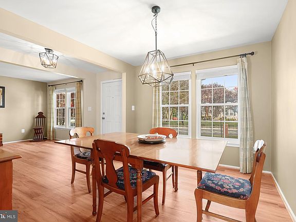 4th image of 1709 Earl Dr