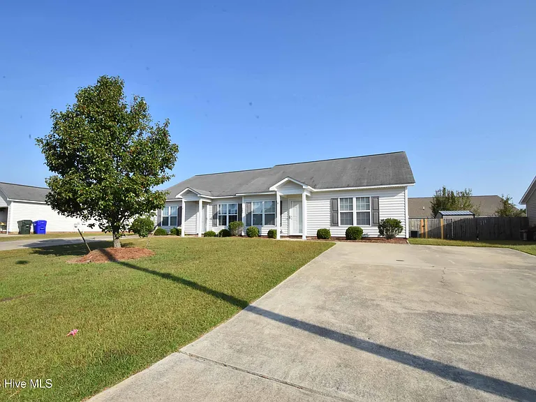 1205 Price Dr #B — Photo 1