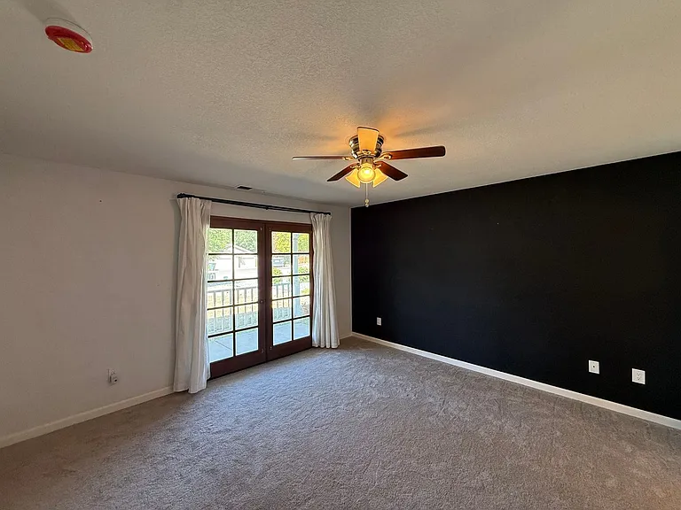 16327 Bassett Ct — Photo 9