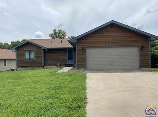 733 NE Edgewood Dr, Topeka, KS 66617