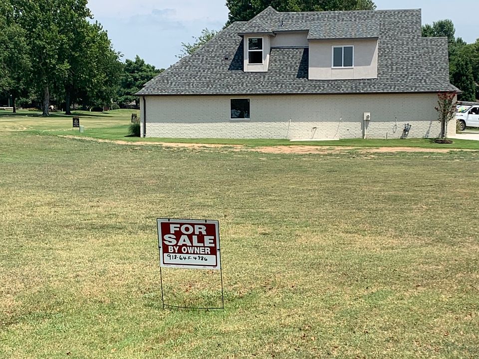 2nd image of 618 W Fairway Dr S