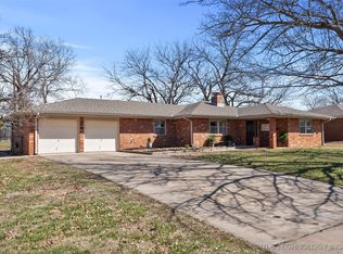 836 Concord Dr, Bartlesville, OK 74006