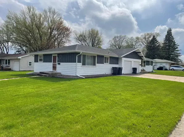 34 S Lexington Dr, Janesville, WI 53545