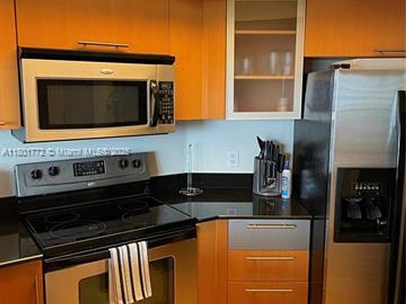 4th image of 1750 N Bayshore Dr APT 2802