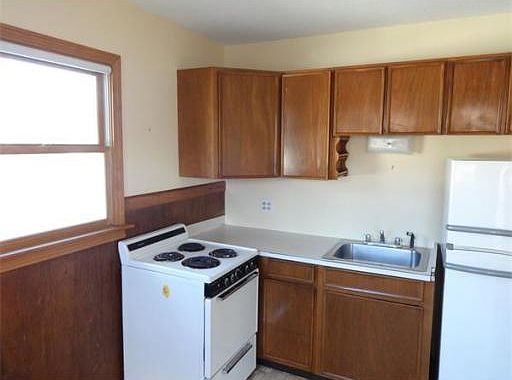2nd image of 542 Loring Ave APT 2