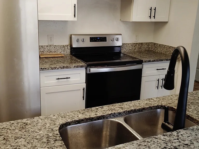 12915 Burninglog Ln — Photo 10