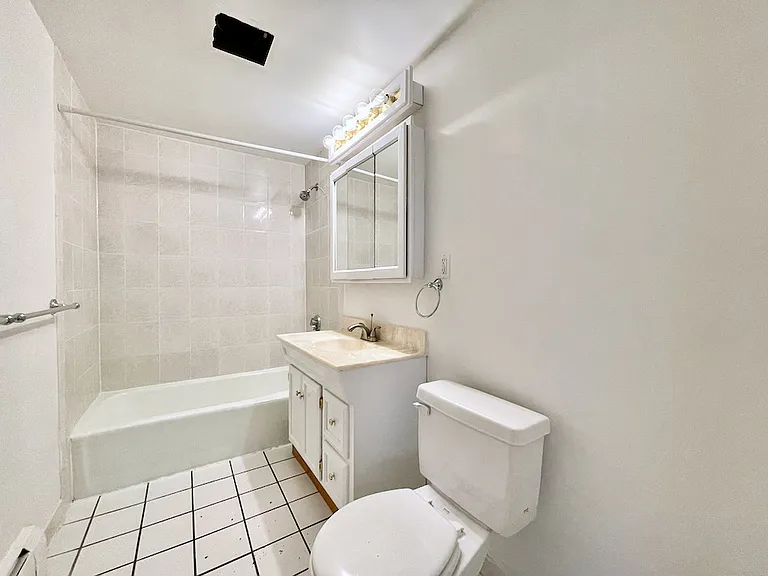 8 Milford St #3 — Photo 10