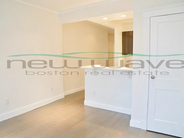 102 Queensberry St #18 — Photo 2
