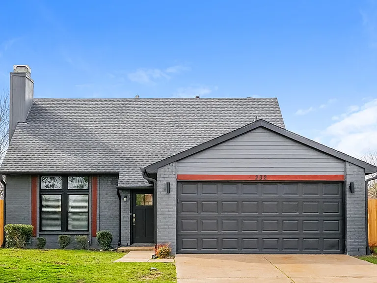232 Sunset Dr — Photo 1