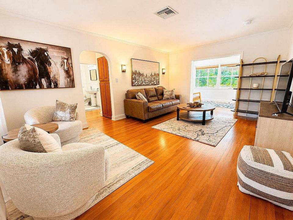 1st image of 712 SE 11th Court