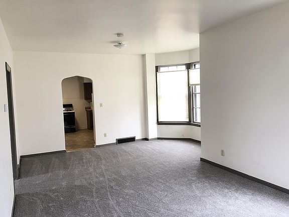 2nd image of 418 Bluff City Blvd