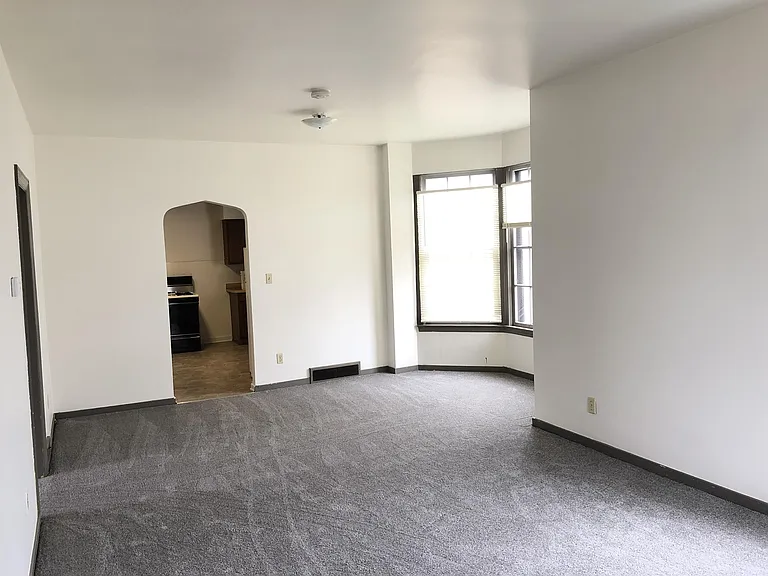 418 Bluff City Blvd — Photo 2