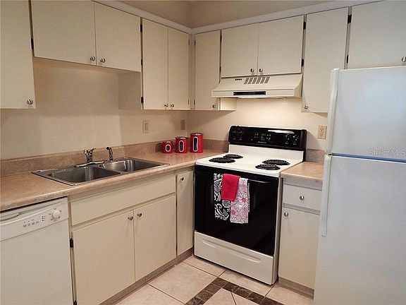 5th image of 2700 Nebraska Ave APT 4-206