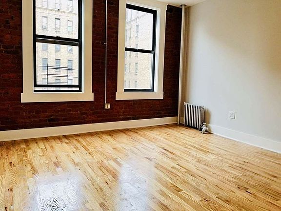 2nd image of 2690 University Ave APT 4C