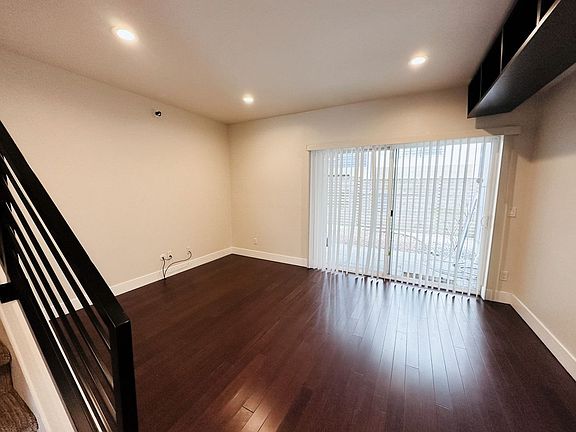 4th image of 552 S Cloverdale St Unit C