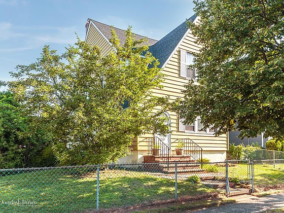 2nd image of 25 Munro Blvd