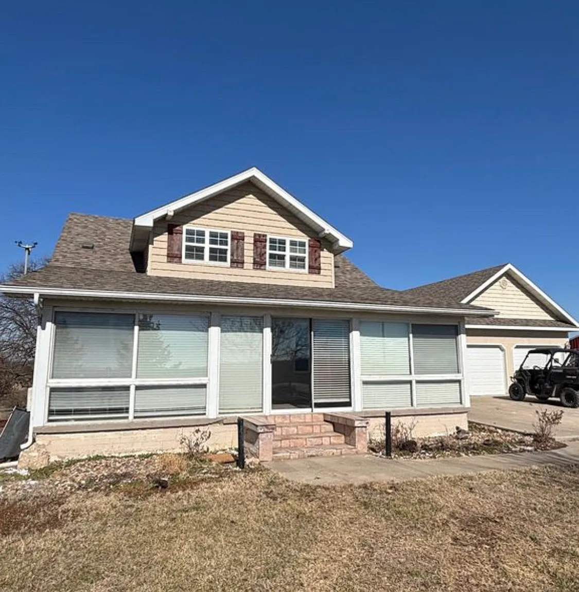 4 bed, 2.5 bath, 2400 sqft, $1,800 — Photo 2