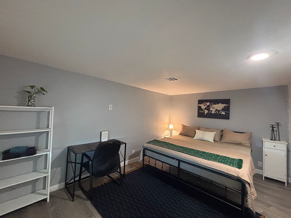 Comfy King Bed Suite