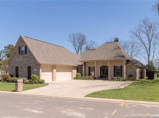 8825 Beau Chene Dr, Shreveport, LA 71115