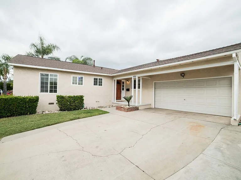 2958 Gramercy St — Photo 3