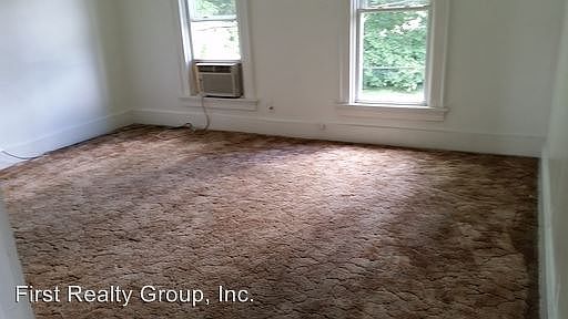 3rd image of 607 1/2 Central Ave