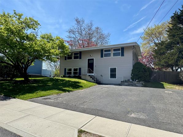 358 Magnolia Drive, Selden, NY 11784