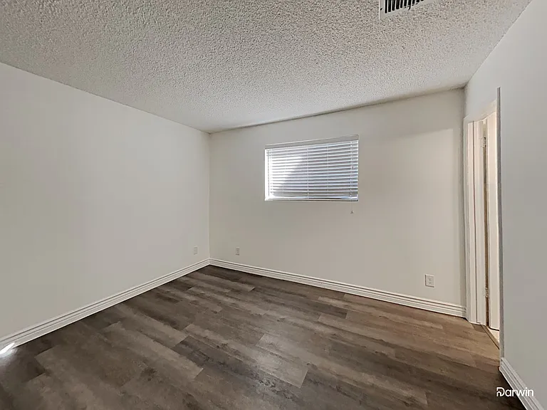 2402 W Altadena Ave — Photo 7