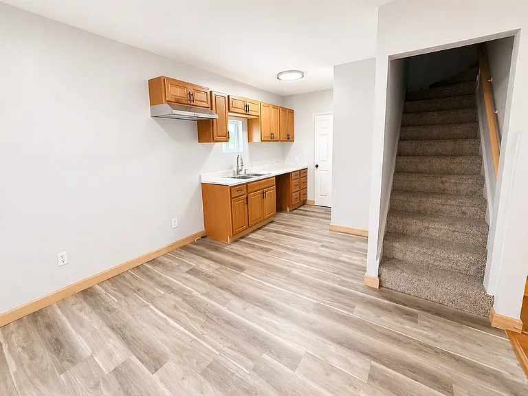 378 Hawkes Ave — Photo 3