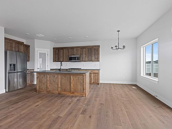 3rd image of 659 Idaho Ave