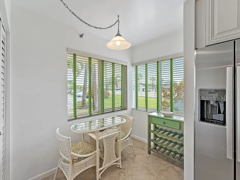 Palm Ave — Photo 2