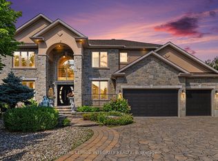523 Kochar Dr, Ottawa, ON K2C 4G9