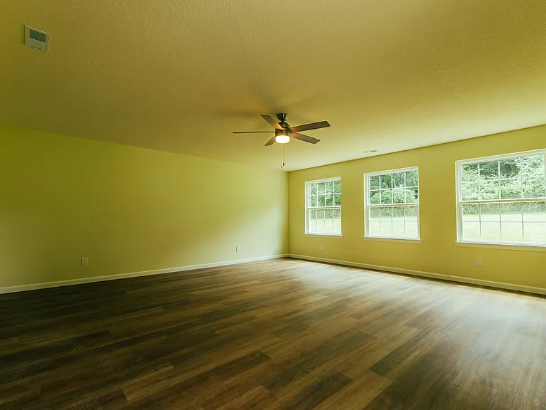 300 E Bacon St — Photo 2
