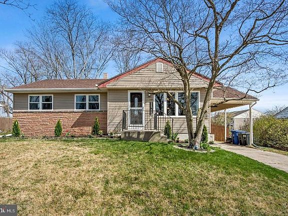3rd image of 429 Pennington Dr
