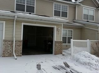 462 Hickory Ln N, Oakdale, MN 55128